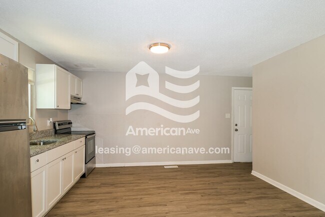 Foto del edificio - 7564 Blanding Dr