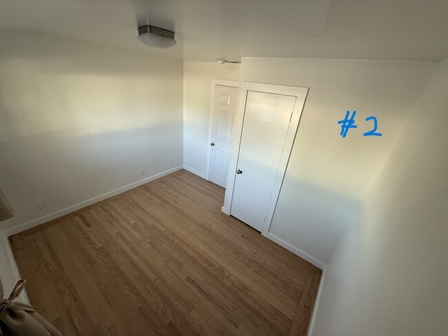Habitación pequeña $1100/mes - 150 pies cuadrados - 944 Bruno St