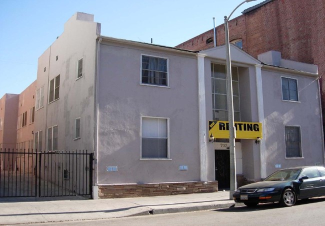 Building Photo - 732 S Mariposa Ave