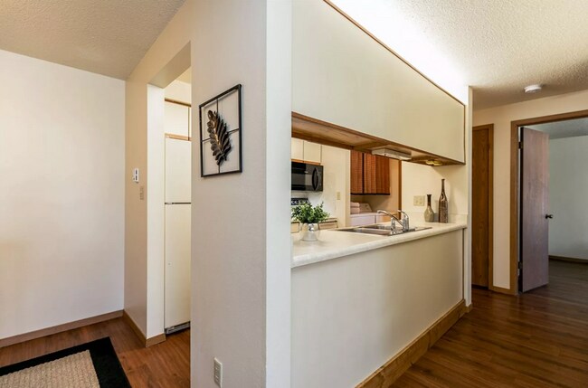 Building Photo - 912 Benton Dr