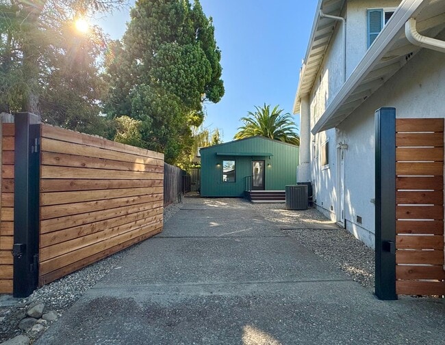 Building Photo - Newly Built 2 Bedroom 2 Bath Single Level ...