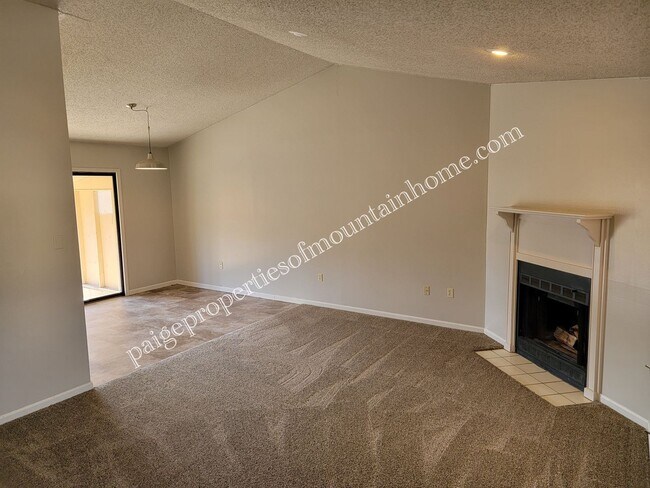 Foto del edificio - 605 Cooper Estates Dr
