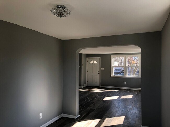 Building Photo - 357 Holland St