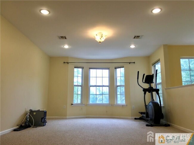 Building Photo - 141 Forest Dr