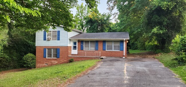 Foto del edificio - 1975 Thomas Drive