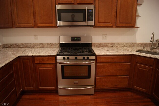 Foto del edificio - 3 br, 3 bath House - 359 Elrino St