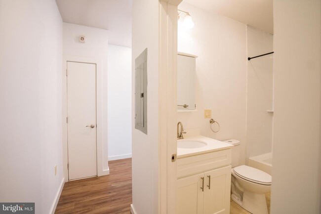 Foto del edificio - 1643 N Marshall St