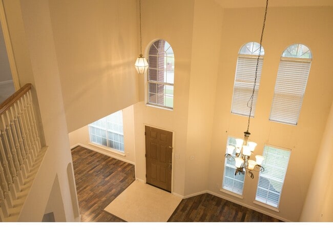 Building Photo - 4325 Palmdale Dr