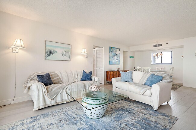 Foto del edificio - 100 Ocean Trail Way