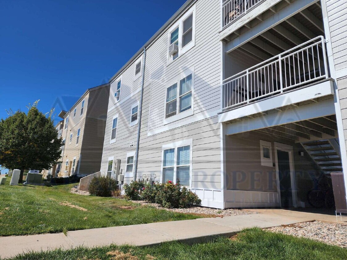 Foto principal - Single Room available in a 4 bedroom Condo