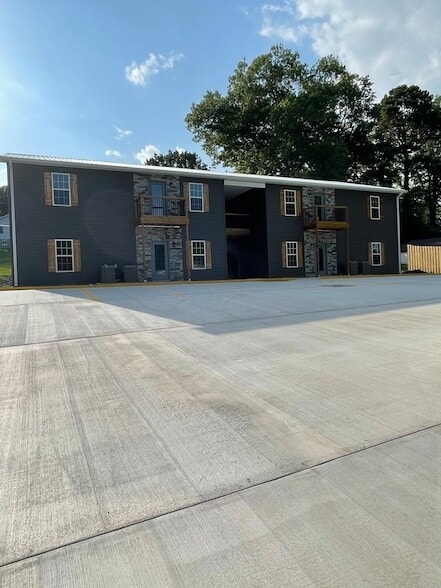 Building Photo - 130 S Main St