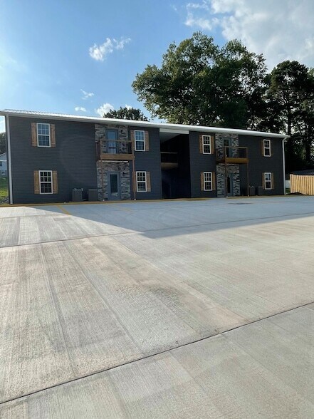Building Photo - 130 S Main St