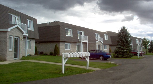 Building Photo - Oakridge Condo Apartments