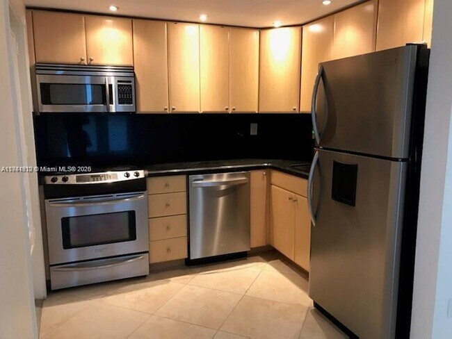 Foto del edificio - 2545 S Bayshore Dr