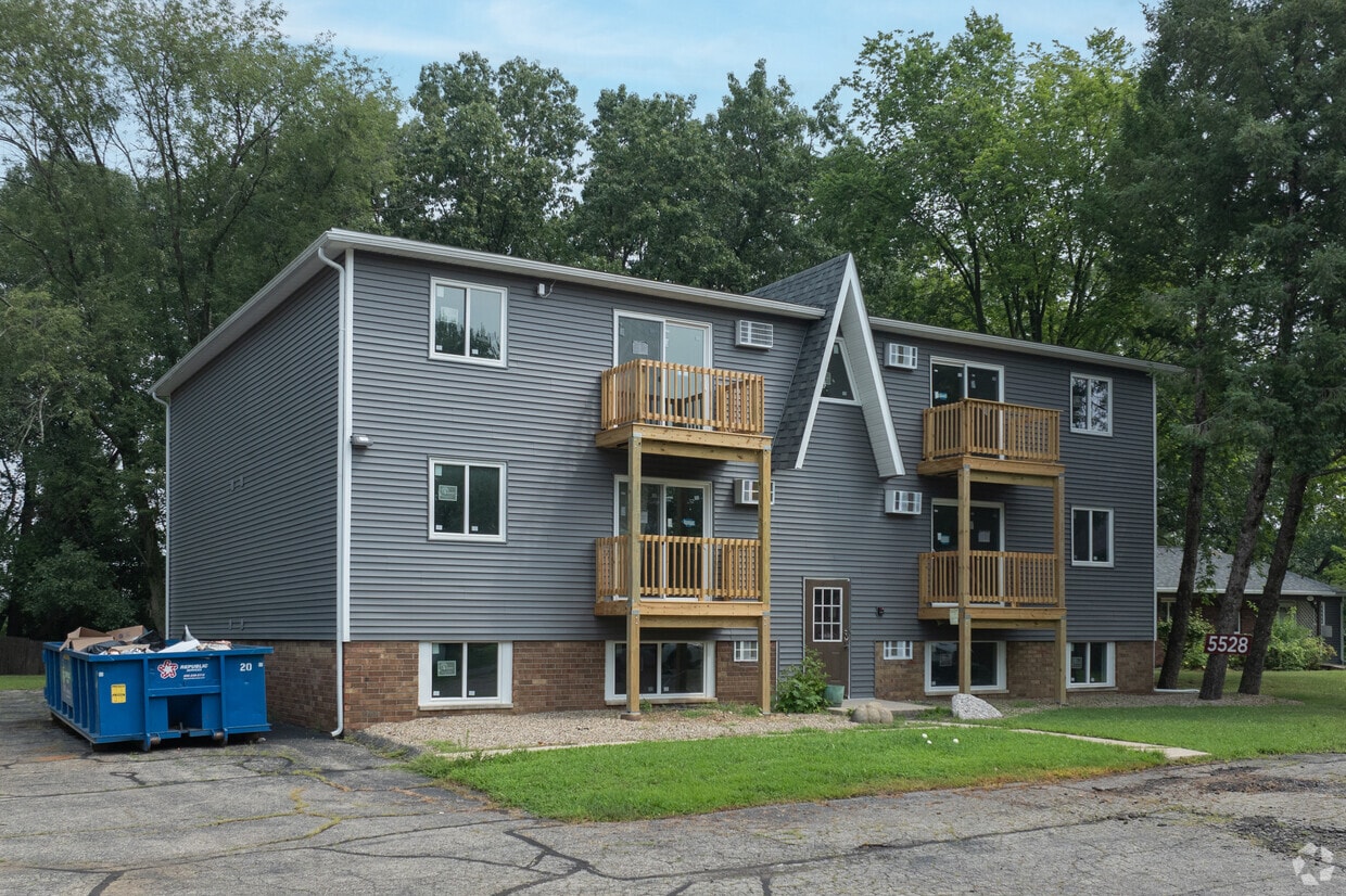 Building Photo - Evergreen South Apartments