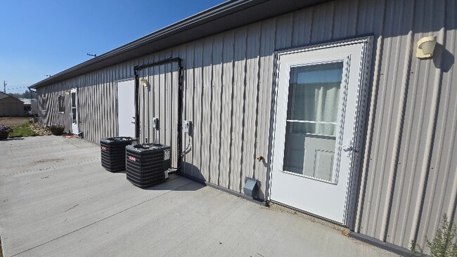 Building Photo - 222 Linder Ave
