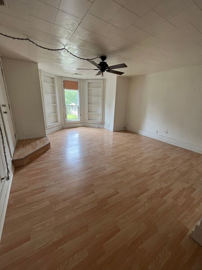 Building Photo - 325-329 Pontiac Street