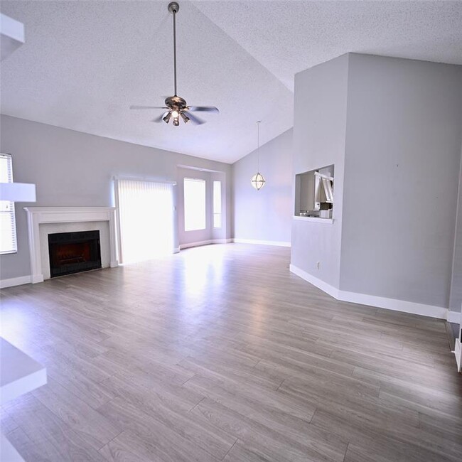 Building Photo - 9312 Doliver Dr