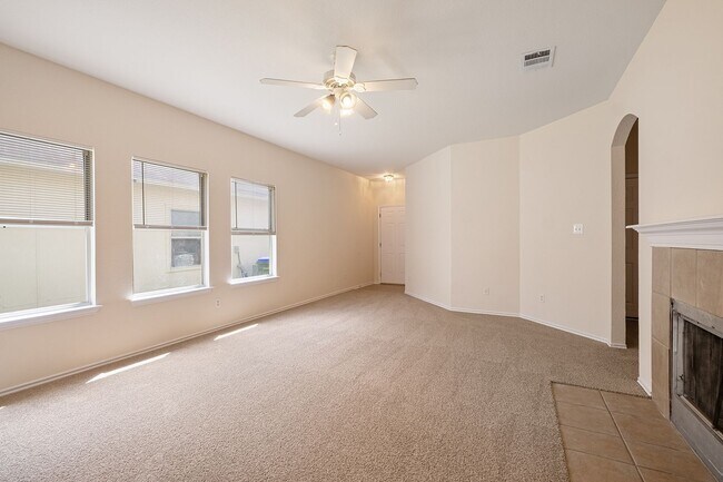 Foto del edificio - Spacious 4 Bedroom, 2 Bath Single-Story Home in Manor