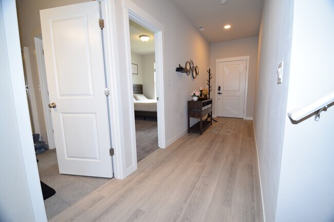 Building Photo - 1690 S Quartz Dr