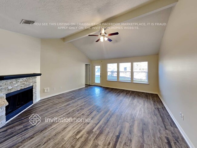 Foto del edificio - 5602 Rivertree Ln