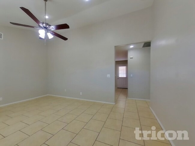 Building Photo - 3234 W Larkspur Dr