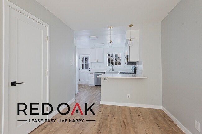 Foto del edificio - Cheerful, Newly Renovated Two Bedroom with...