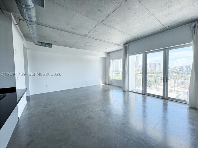 Building Photo - 10 SW South River Dr