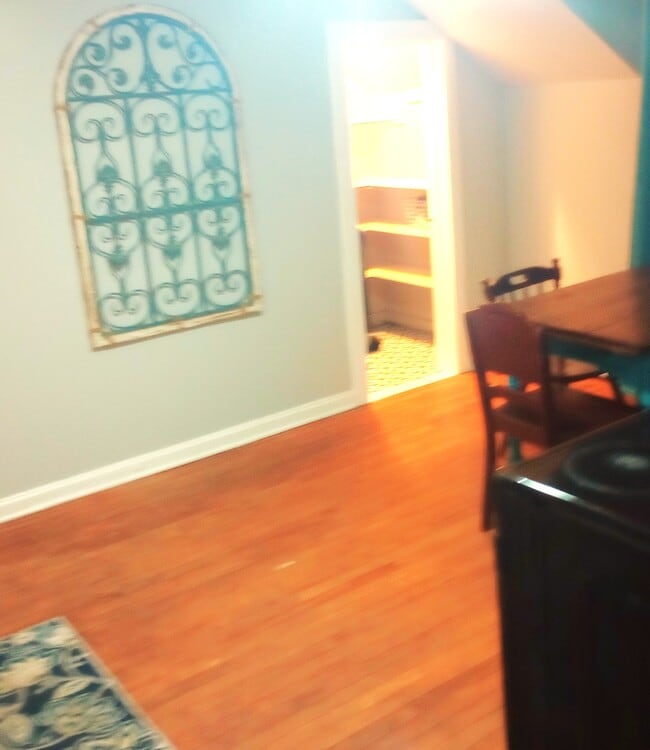 Building Photo - 400 E Lead St