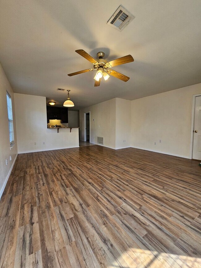 Foto del edificio - (3) Bed (2) Bath in Noble Avail NOW!