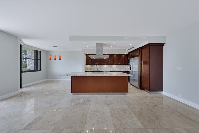 Building Photo - 161 Crandon Blvd