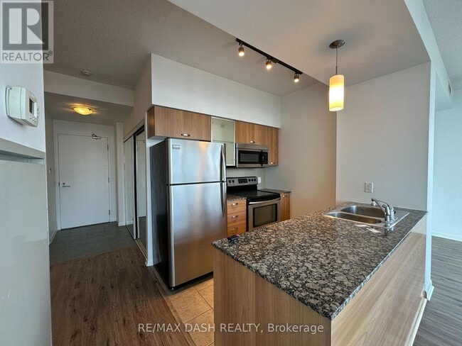 Building Photo - 38 Grenville St