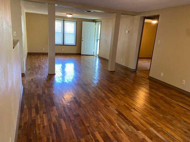 Foto del edificio - 208 E Maiden Ln
