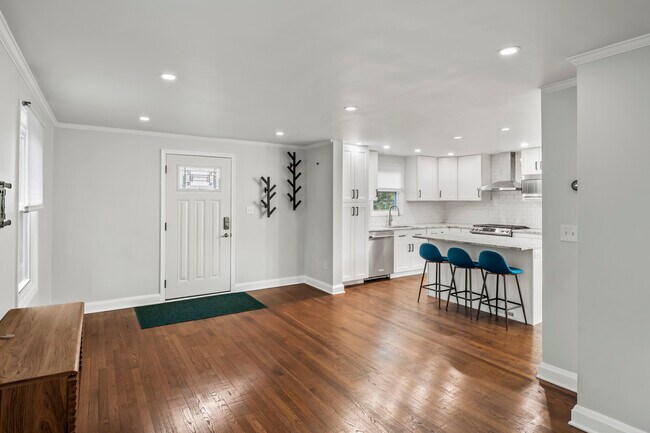 Building Photo - 5911 Brackenridge Ave
