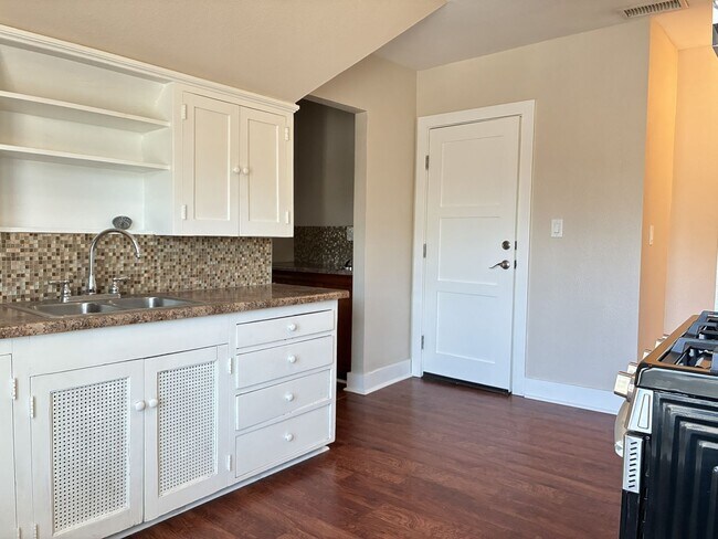 Building Photo - Desirable Downtown Redlands