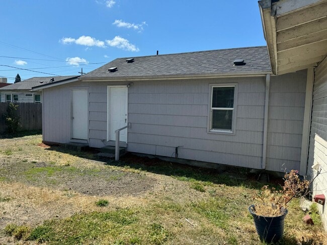 Building Photo - Studio Apartment in Whiteaker