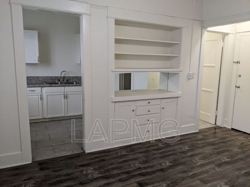 Foto principal - 2913 S. Flower Street