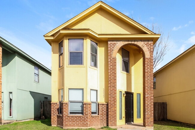 Building Photo - 3023 La Estancia Ln