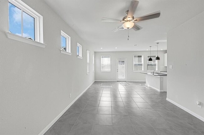Building Photo - 1528 Lakeline Oak Dr