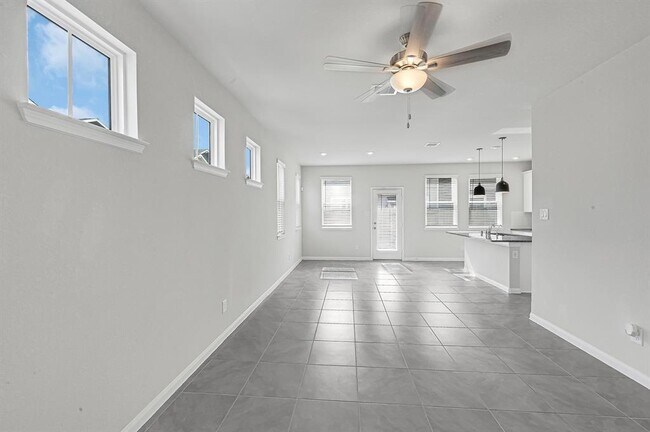 Foto del edificio - 1528 Lakeline Oak Dr