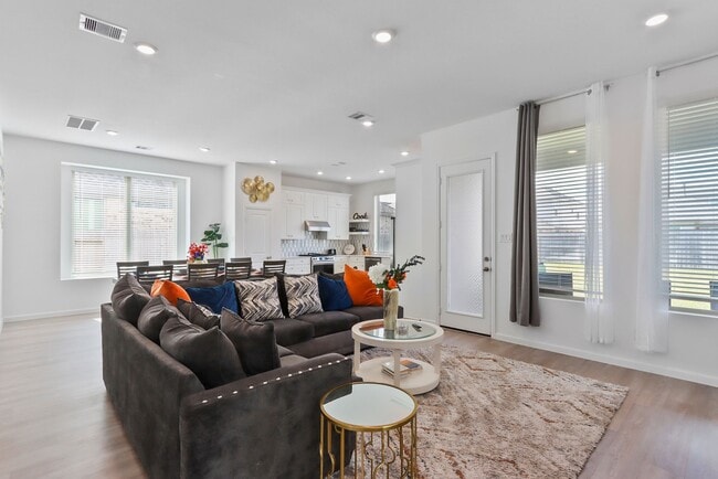 Foto del edificio - 15023 Marston Grv Dr