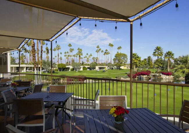 Foto del edificio - 215 Desert Lakes Dr