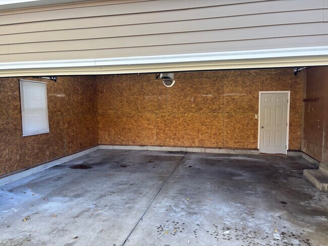 Foto del edificio - 895 N Cedar Rd