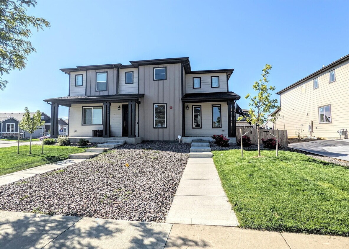 Foto principal - 1157 Bon Homme Richard Dr