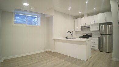 Building Photo - 10240-10157 157 St NW