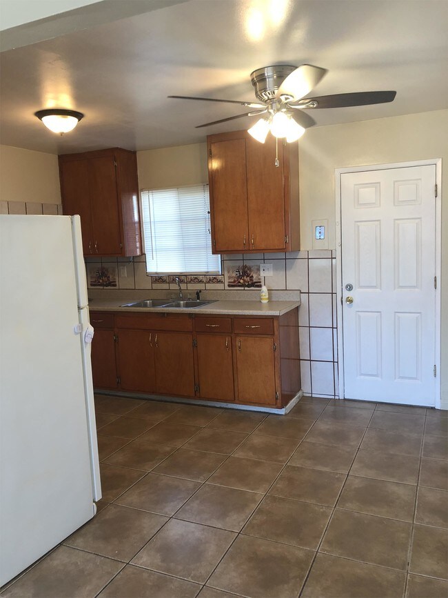 Foto del edificio - 917 E 20th St