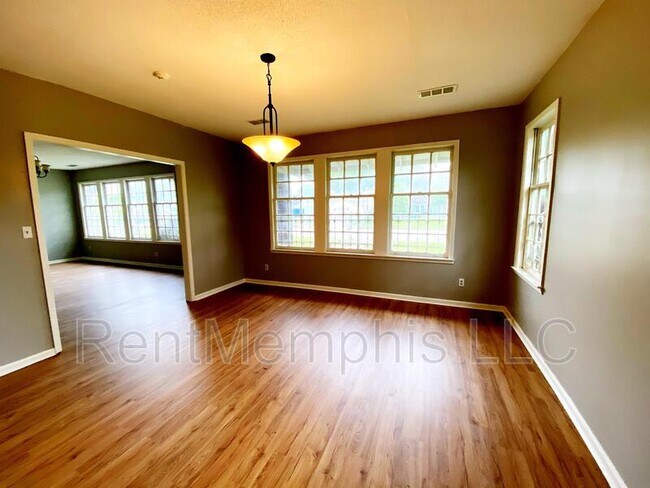 Foto del edificio - 2404 Jackson Ave