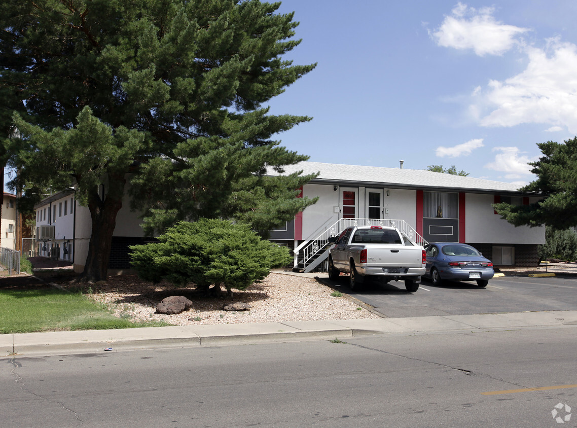 Building Photo - 1662-1694 Moore Ave