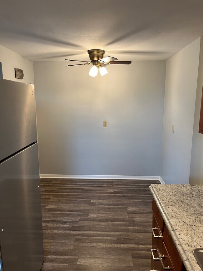 Área de comedor - 24 Joseph Dr