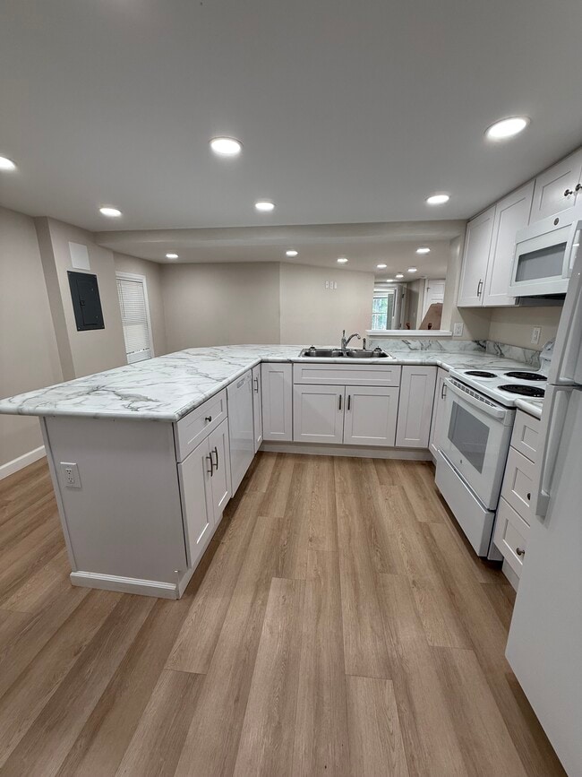 Building Photo - 312 Park St